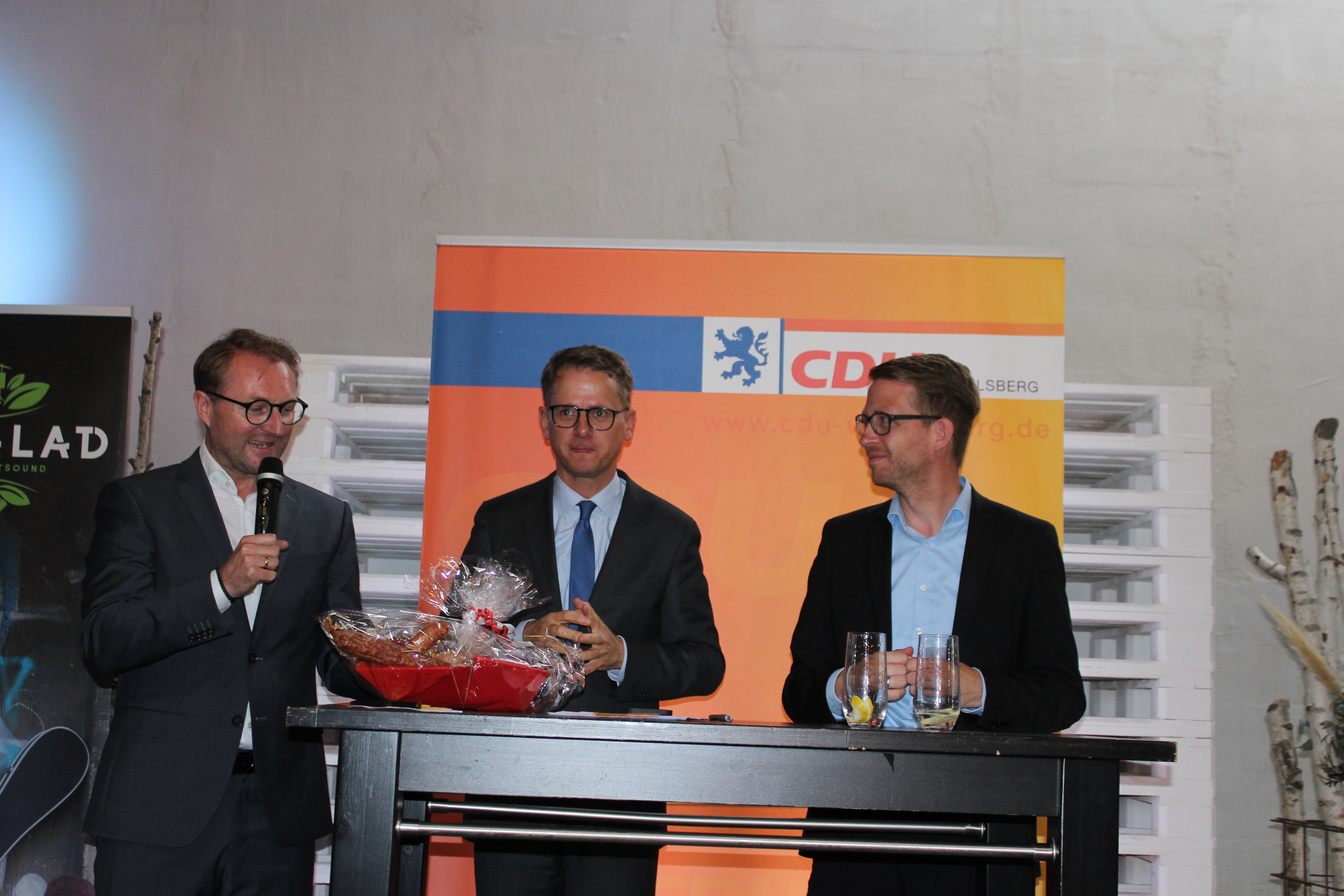 CDU-Generalsekretär Carsten Linnemann (Mitte) mit Dr. Jens Mischak und Micahel Ruhl (rechts) in Alsfeld.